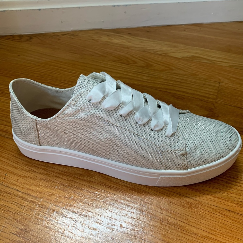 Toms women’s sneakers